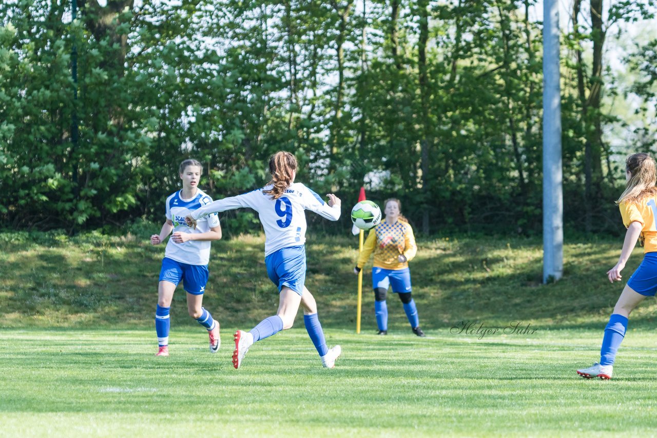 Bild 56 - B-Juniorinnen Bramstedter TS - SSV Hennstedt : Ergebnis: 3:7